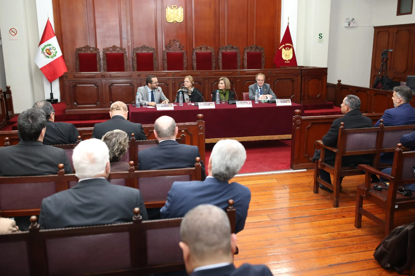 Abogados de litigios y controversias en Lima — Viera Santti Abogados